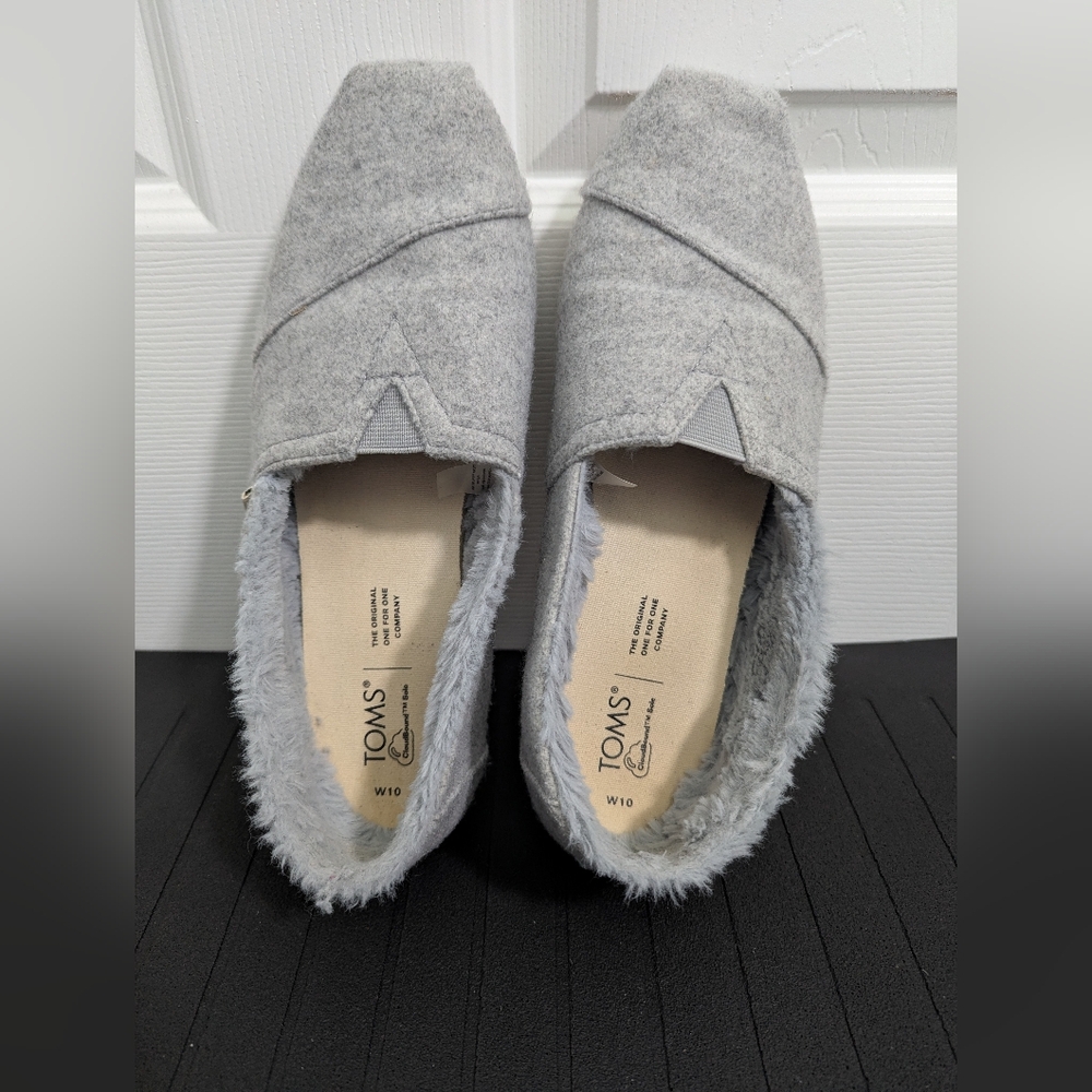 TOMS Women's Cozy Gray Loafers